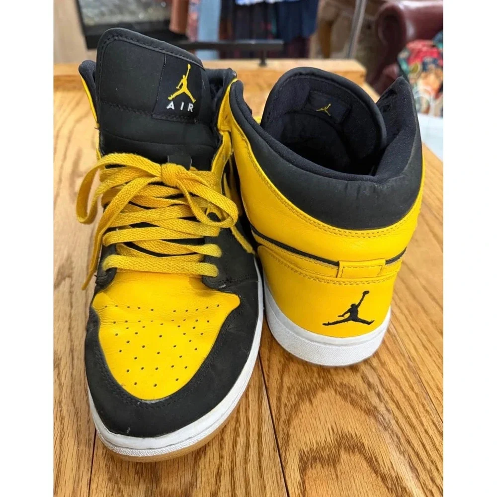 377-Nike Jordan 1 Retro Mid New Love Black Varsity Maize 136085-072 Mens 10.5